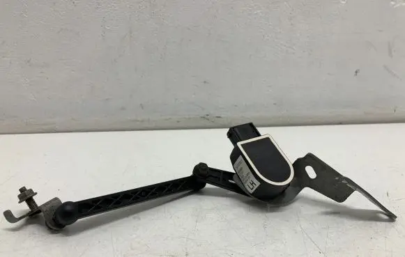 Volvo XC40 Headlight/headlamp level sensor 32221477 8888899689