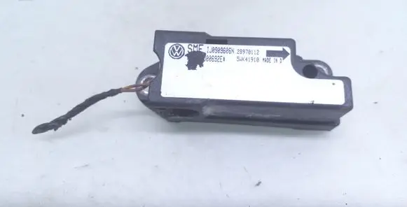 Volkswagen PASSAT B5 Airbag deployment crash/impact sensor 1J0909606N