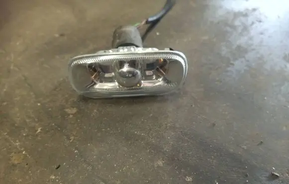Audi A4 S4 B7 8E 8H Front fender indicator light 8e0949127
