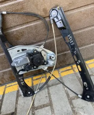 Mercedes-Benz C W203 Front door electric window regulator A2037201746 E2431