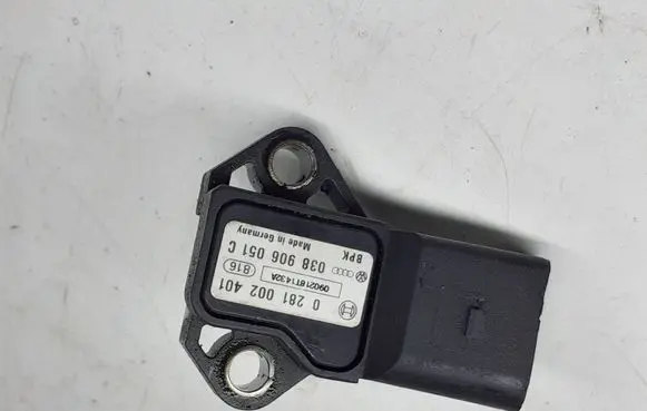 Volkswagen Scirocco Air pressure sensor 0281002401 038906051C