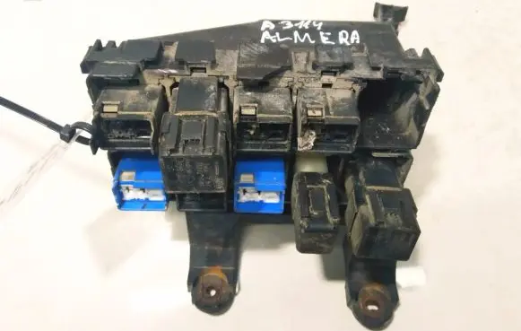 Nissan Almera Tino Fuse box set