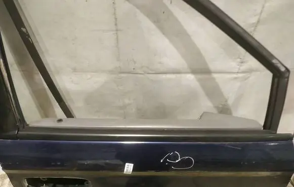 Chrysler Voyager Front door glass trim molding 