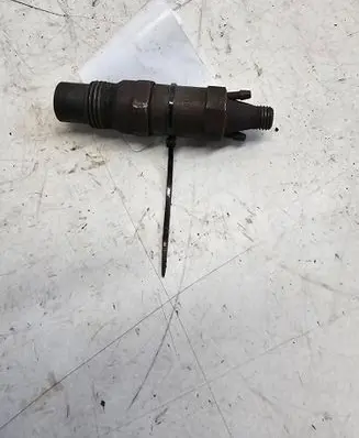 Volkswagen Golf III Fuel injector 028130201B