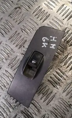 Hyundai Matrix Electric window control switch 9358017500
