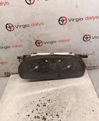 Renault Laguna II Speedometer (instrument cluster) 8200328436 501018550081 7R28LW24