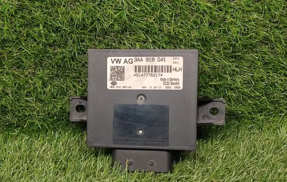 Volkswagen PASSAT B7 Voltage converter/converter module 3AA919041