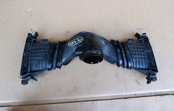 Mercedes-Benz CLS C218 X218 Mass air flow meter A6420902242 8061200005