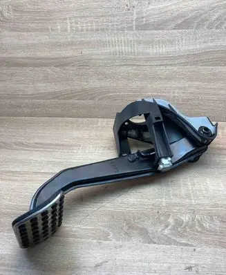 Mercedes-Benz CLS C218 X218 Brake pedal A2042902301 204292025 A1702900182