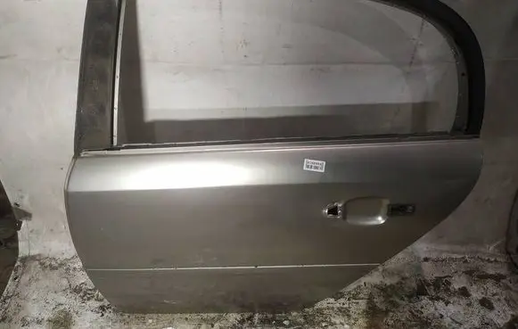 Opel Vectra C Rear door rudos
