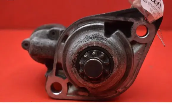 Volkswagen Golf V Starter motor 0001121408