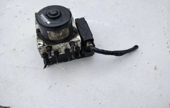 Volkswagen Transporter - Caravelle T5 ABS Pump 7H0614111E