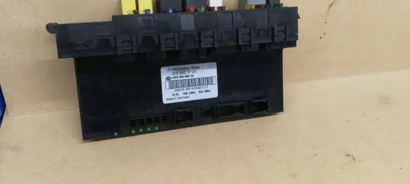Mercedes-Benz C W203 Fuse module 2035453701