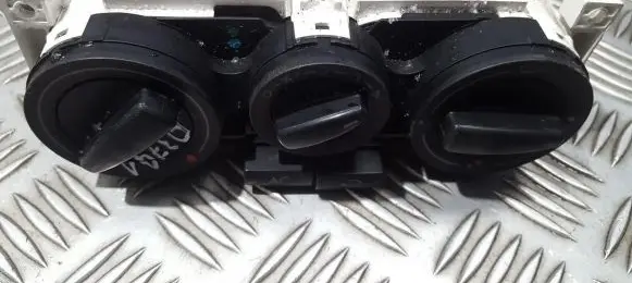 Volkswagen Golf IV Climate control unit