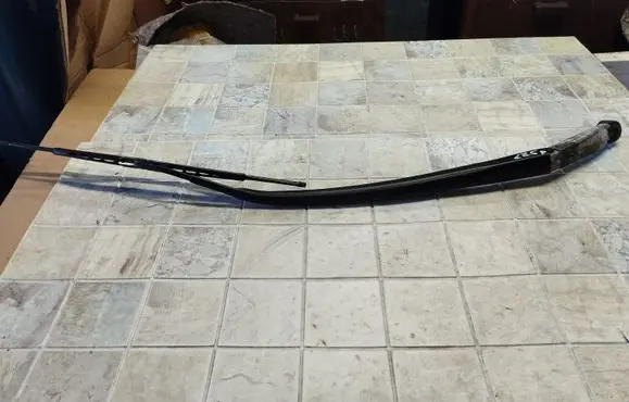 Windshield/front glass wiper blade