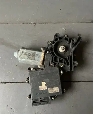 Rear door window regulator with motor
