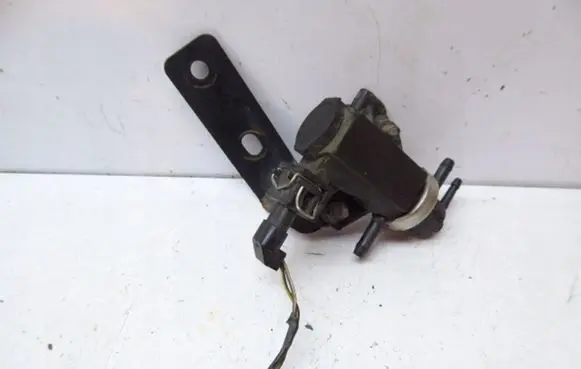 Volkswagen Golf III Turbo solenoid valve 72190320