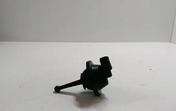 Volkswagen Golf IV Valve vacuum 06A129061