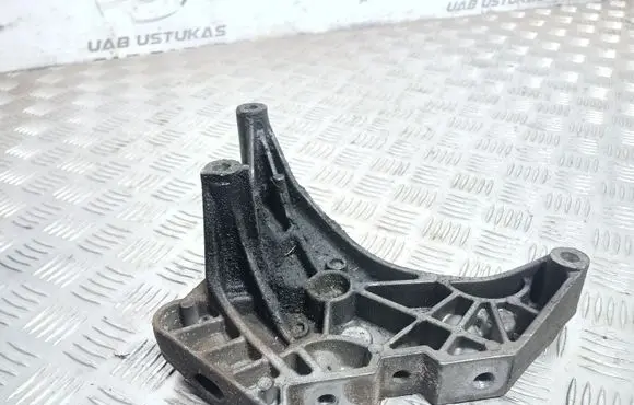 Volkswagen PASSAT B7 Engine mounting bracket 03L199207