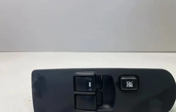Mitsubishi Colt Electric window control switch MR587959 C8DD342M