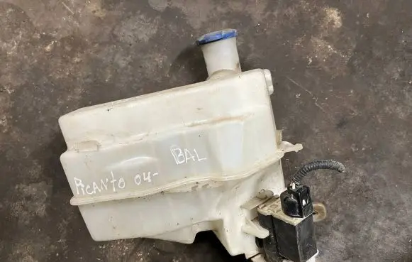 KIA Picanto Windshield washer fluid reservoir/tank