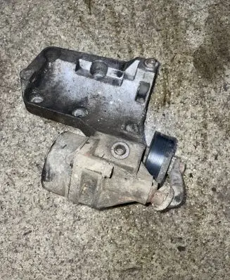 BMW 5 E39 A/C compressor mount bracket 64557786194