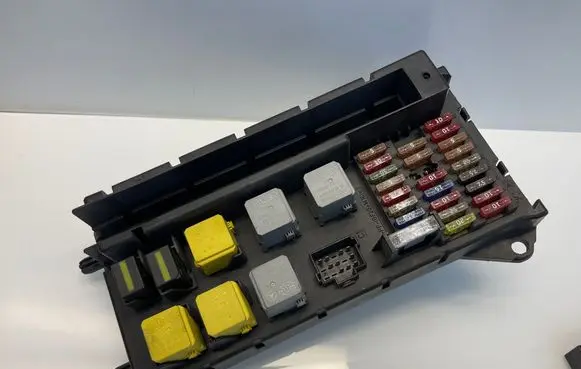 Mercedes-Benz Sprinter W906 Fuse module A9065454401 516601F04 ZGS006Q004
