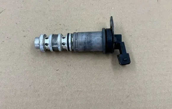 BMW 3 E90 E91 Camshaft vanos timing valve 13151279 7584115