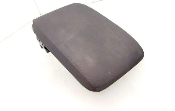 Volkswagen Golf VI Armrest 