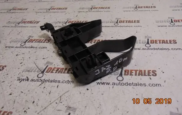 Front bumper mounting bracket