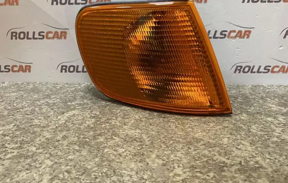 Audi A6 S6 C4 4A Front indicator light