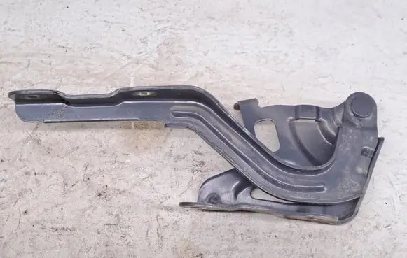 Engine bonnet/hood hinges