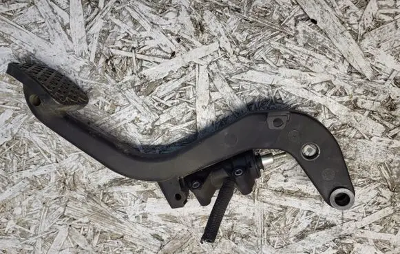 BMW 1 F20 F21 Pedal assembly 6761310