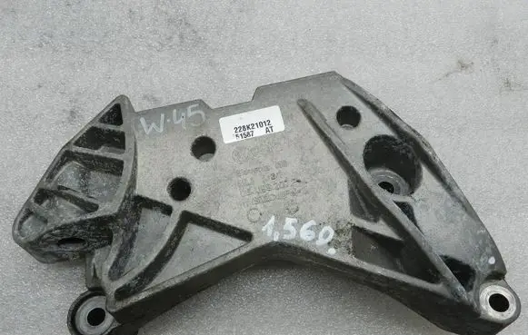 Volkswagen Tiguan Engine mounting bracket 06J199207P 06J199207