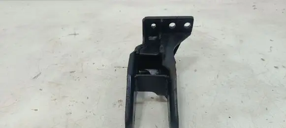 Mitsubishi 3000 GT Engine mounting bracket 