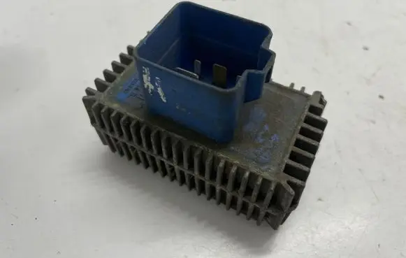 Opel Zafira B Glow plug pre-heat relay 55353011