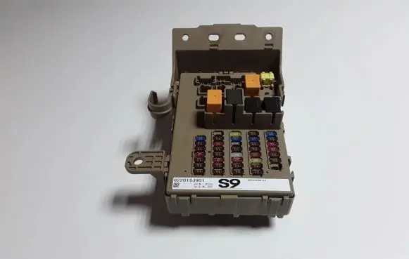 Subaru Forester SK Fuse module 82201SJ901
