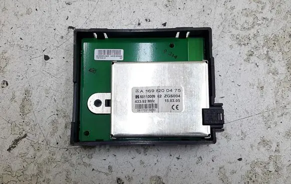 Mercedes-Benz A W169 Aerial GPS antenna A1698200475