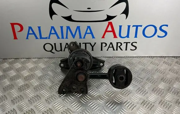 Hyundai ix35 Engine mount bracket 218252S200