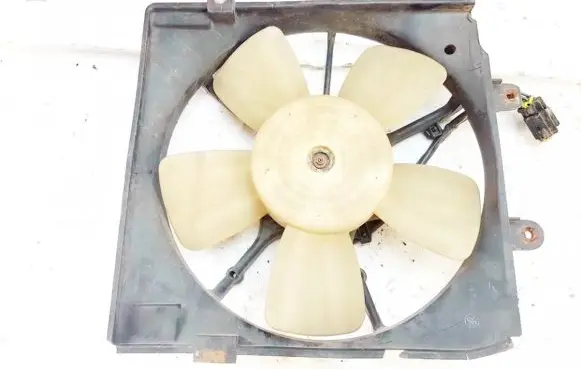 Radiator cooling fan shroud