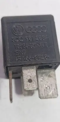 Audi A4 S4 B5 8D Other relay 3D0951253A V23134B59X418 PA66GF25
