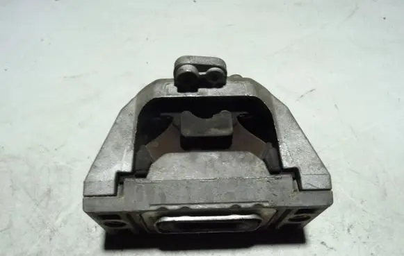 Volkswagen Golf IV Engine mount bracket 1J0199262CB