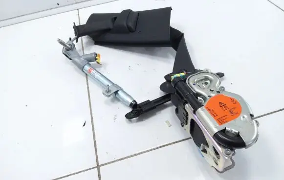 Tesla Model X Front seatbelt 113673805