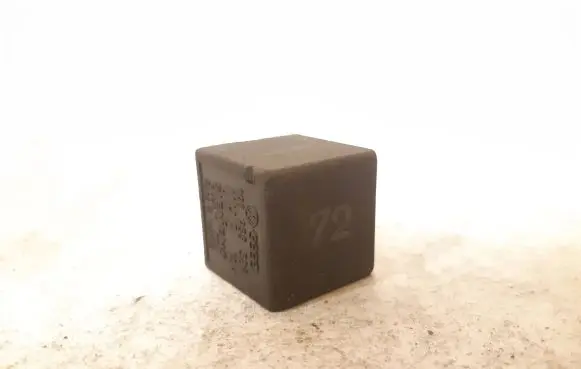 Volkswagen Golf III Other relay 191955529