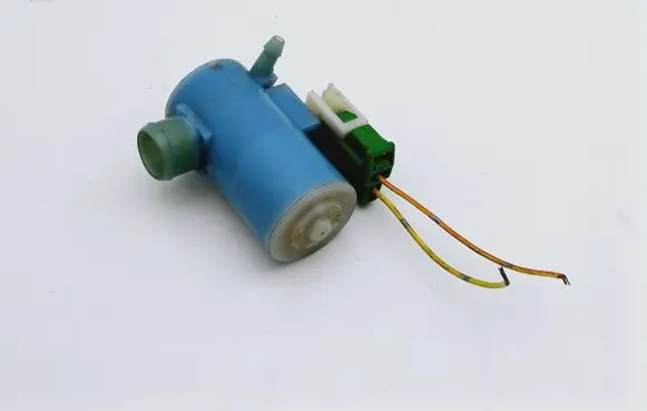 Suzuki Swift I Windscreen/windshield washer pump 