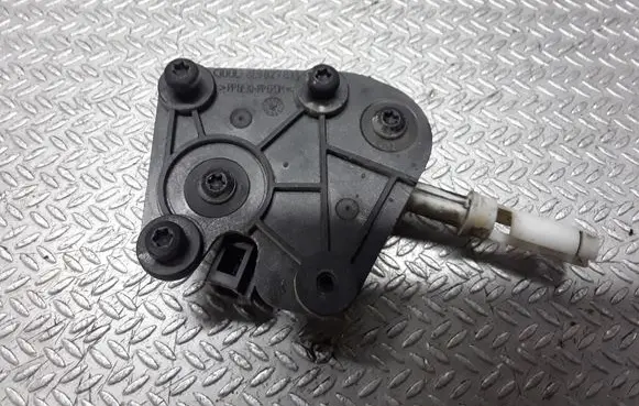 Audi A6 S6 C5 4B Tailgate boot lock/latch motor 8E9827833