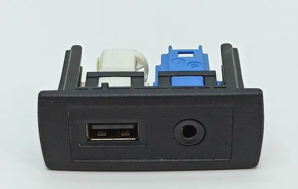 Mercedes-Benz Vito Viano W447 USB socket connector A4478200087 G50286