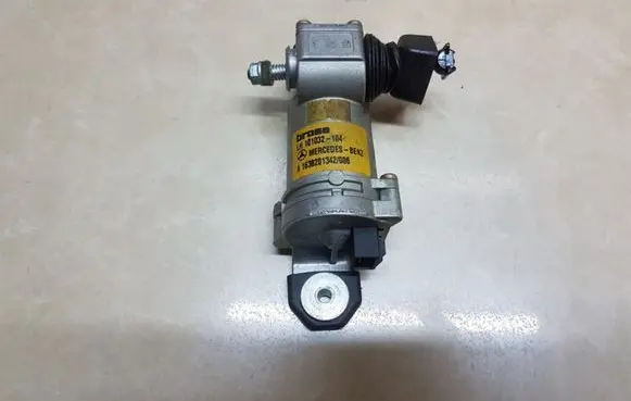 Mercedes-Benz ML W163 Vent window/glass motor A1638201342