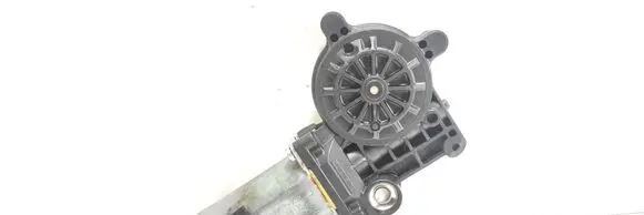 Volvo XC90 Front door window regulator motor 101353