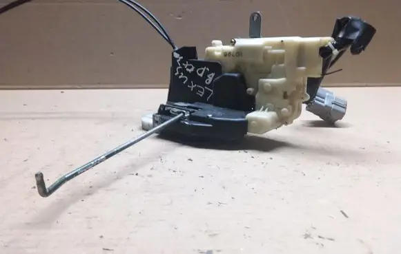 Lexus RX 300 Front door lock